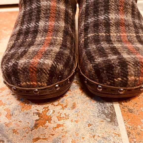 🎁Fabulous Sofft Plaid Woolen Clogs! - Picture 12 of 16